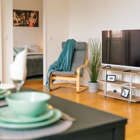 Balcony Apartment, 1 Min To Metro, Perfect For Long Stay Bécs Kültér fotó
